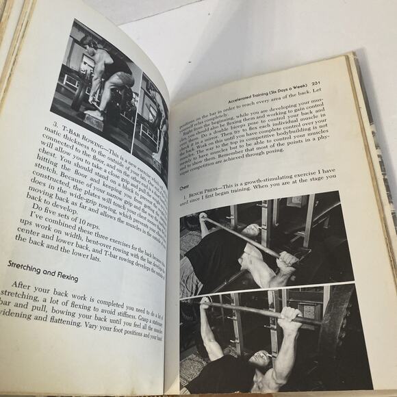 Arnold: The Education Of A Bodybuilder Hardcover (1977) HC DJ Ex Lib - Picture 13 of 16